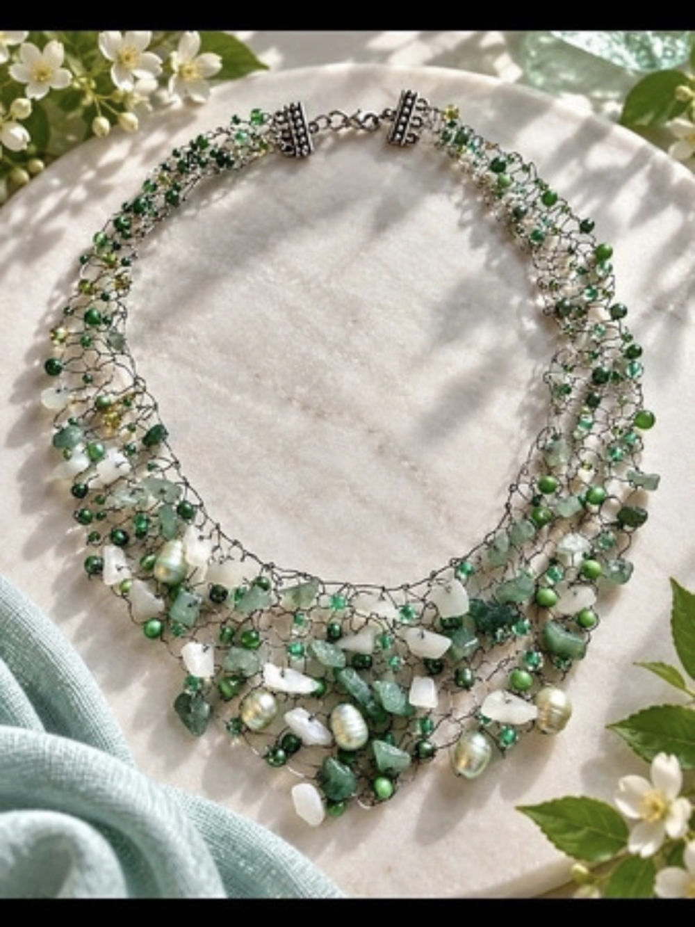 Green & White Statement Necklace Like New